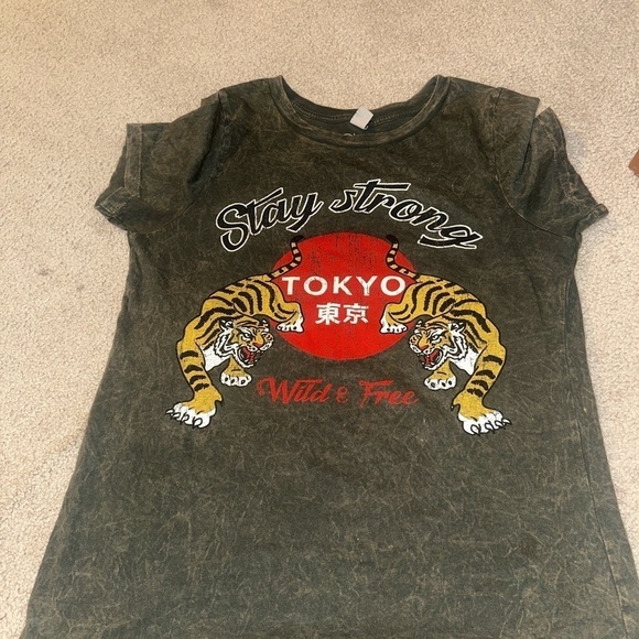 HRT & LUV Tops - HRT & LUV - Stay Strong Tokyo women’s T-Shirt - Green size Med.